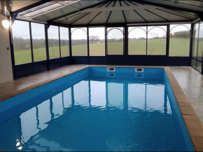 Grande maison avec piscine privée, 7 chambres et vue sur la campagne - FR-1-410-444